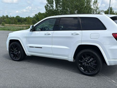Used 2021 Jeep Grand Cherokee Laredo X AWD/4WD image 10