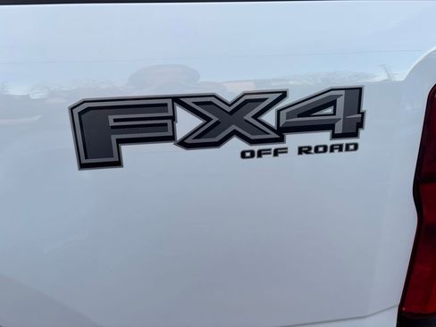 New 2026 Ford F250 Lariat w/ Black Appearance Package image 19