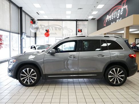 Used 2021 Mercedes-Benz GLB 250 4MATIC image 3