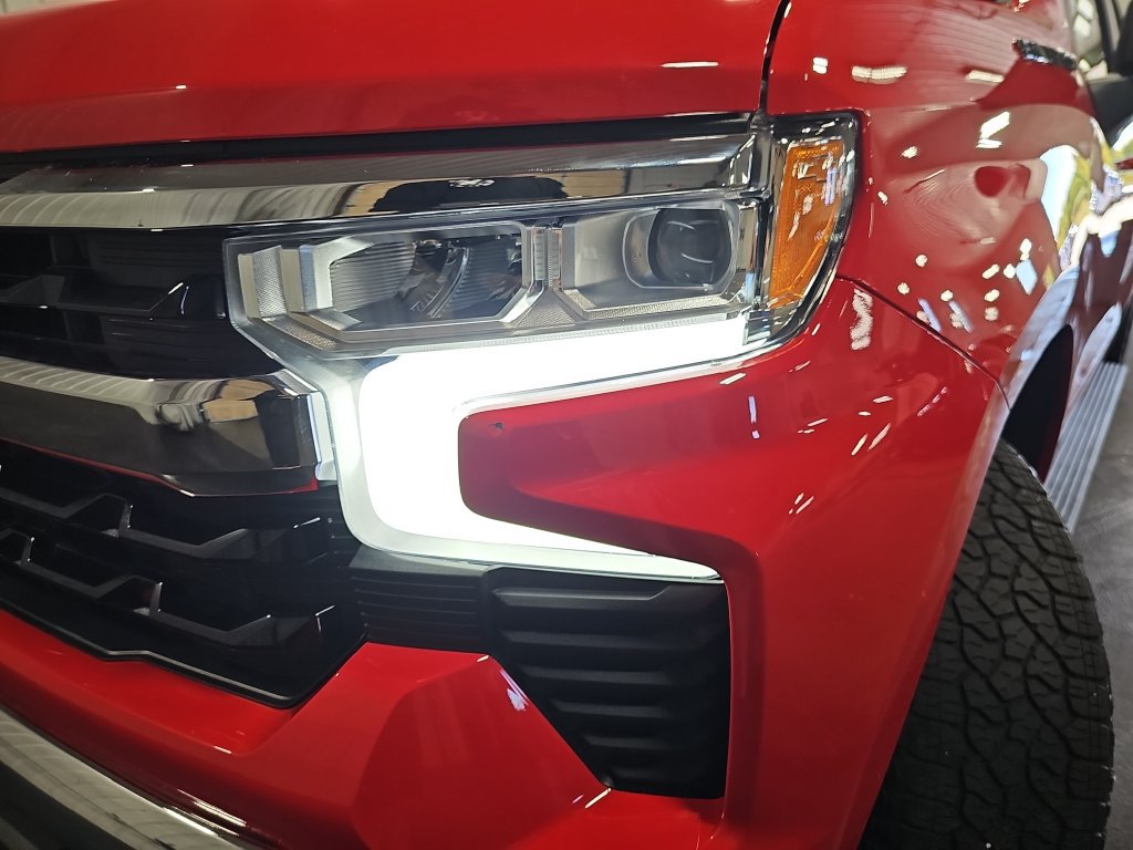 Used 2024 Chevrolet Silverado 1500 LT AWD/4WD image 31