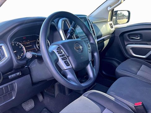 Used 2021 Nissan Titan SV image 9