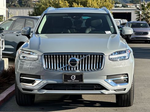 Used 2025 Volvo XC90 T8 Core w/ Climate Package image 10