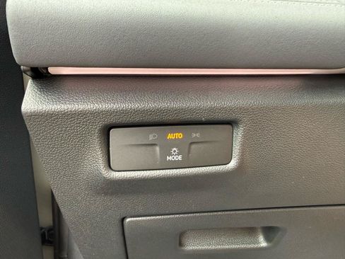 Used 2025 Volkswagen Tiguan SE R-Line AWD/4WD image 17
