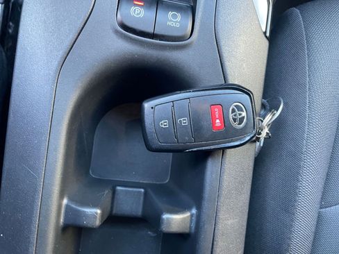 Used 2025 Toyota Corolla Cross LE image 22