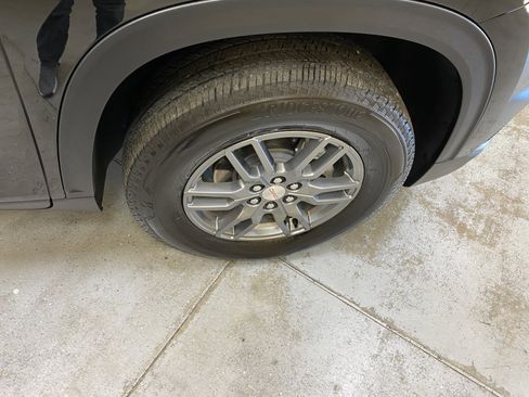 Used 2025 GMC Acadia Elevation image 14