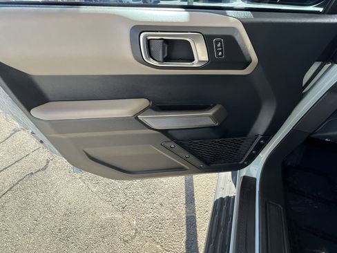 Used 2023 Ford Bronco Wildtrak image 15