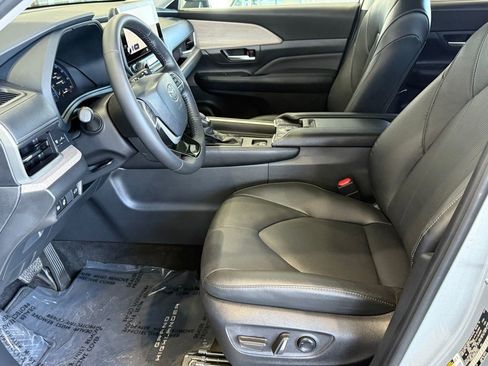 Used 2024 Toyota Grand Highlander Limited image 19