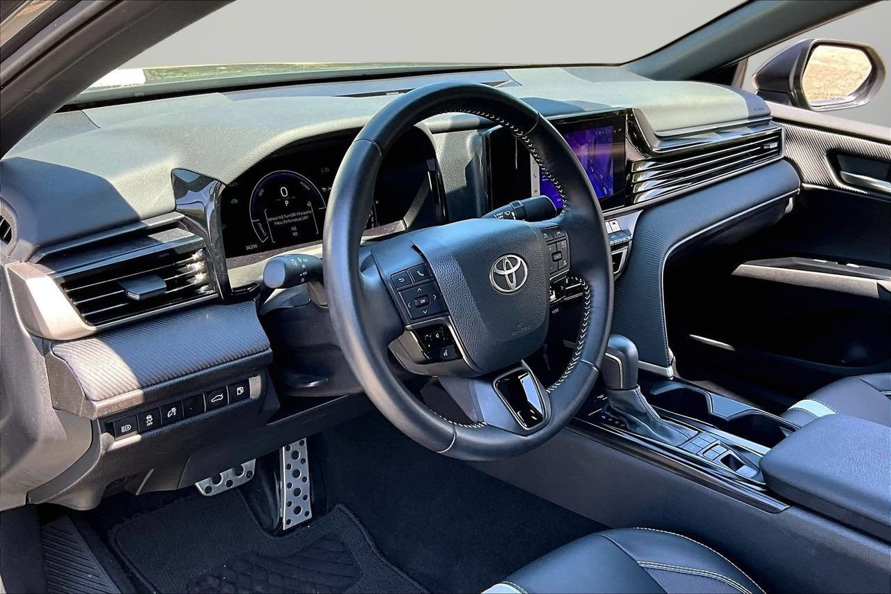 Used 2025 Toyota Camry SE FWD image 18