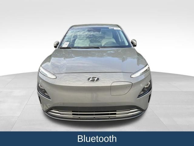 Used 2023 Hyundai Kona SE w/ Cargo Package FWD image 2