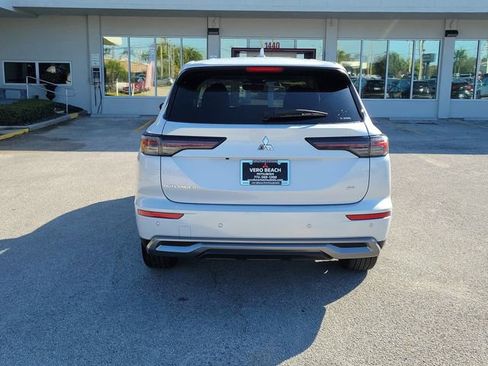 Used 2025 Mitsubishi Outlander SE image 5