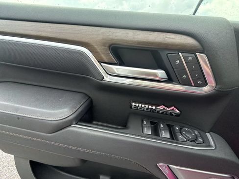 Certified 2025 Chevrolet Silverado 1500 High Country w/ Technology Package AWD/4WD image 30