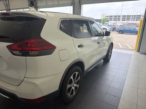 Used 2018 Nissan Rogue S FWD image 4