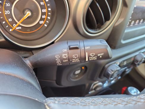 Used 2020 Jeep Wrangler Sport AWD/4WD image 22