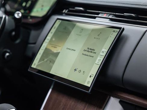 New 2026 Land Rover Range Rover SE image 31