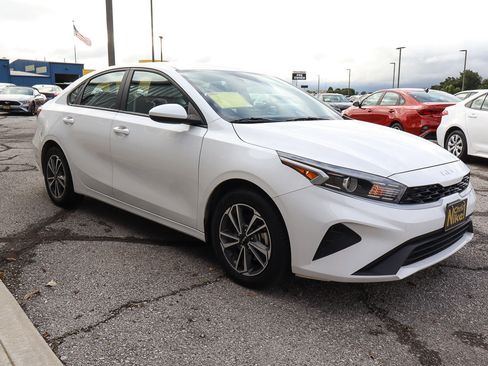 Used 2023 Kia Forte LXS image 3