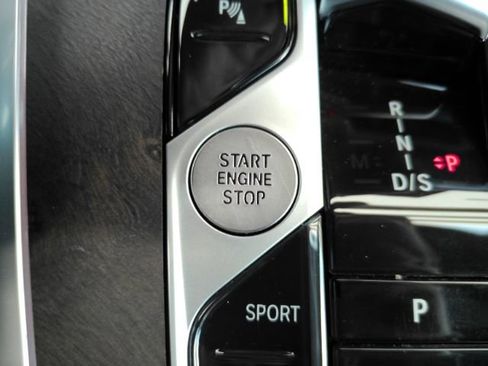 Used 2023 BMW X7 xDrive40i w/ M Sport Package AWD/4WD image 62