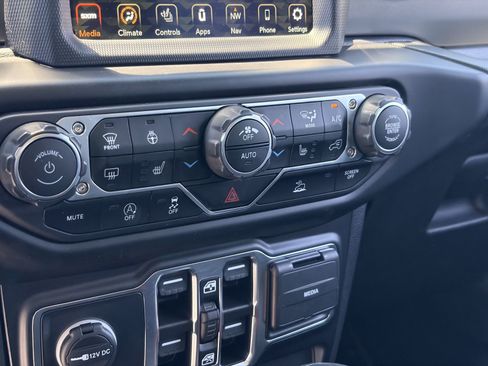 Used 2022 Jeep Wrangler Unlimited Sport AWD/4WD image 22