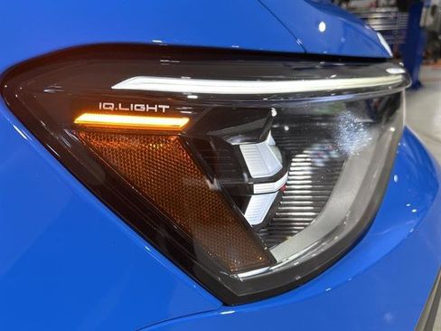 Certified 2025 Volkswagen Taos SE image 14