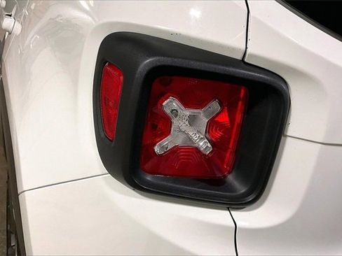 Used 2021 Jeep Renegade Latitude image 8