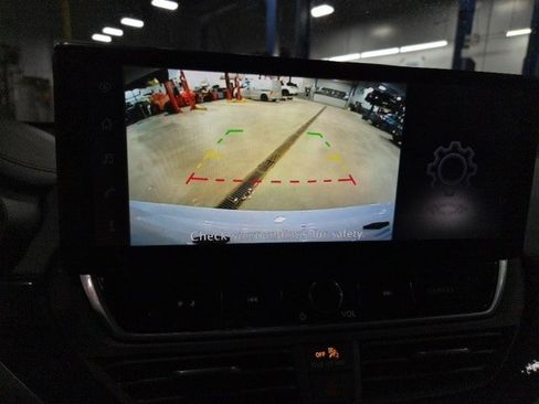 Used 2025 Nissan Altima 2.5 SR w/ SR Premium Package image 26