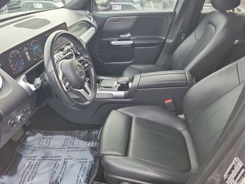 Used 2022 Mercedes-Benz GLB 250 4MATIC image 11