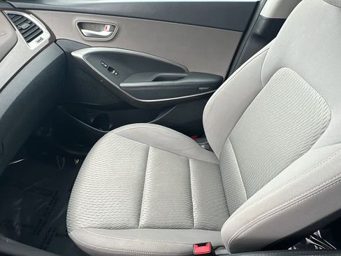 Used 2017 Hyundai Santa Fe SE AWD/4WD image 12