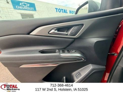 Used 2025 Chevrolet Traverse LT AWD/4WD image 19