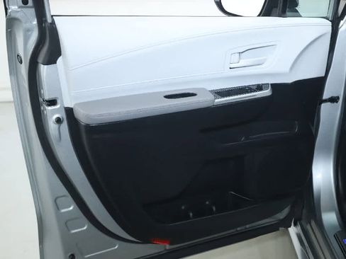 Used 2025 Toyota Sienna LE FWD image 14