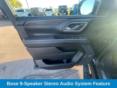 Used 2022 Chevrolet Suburban Z71 w/ Luxury Package image 4