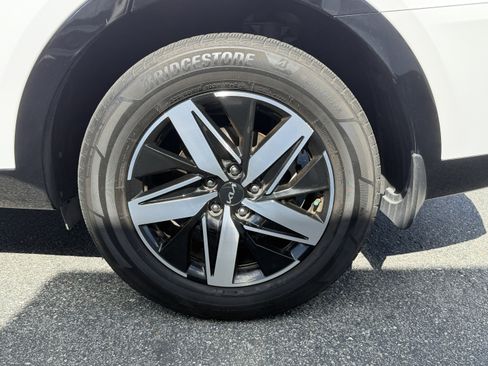 Certified 2022 Kia Sorento S w/ Panoramic Sunroof Package FWD image 9
