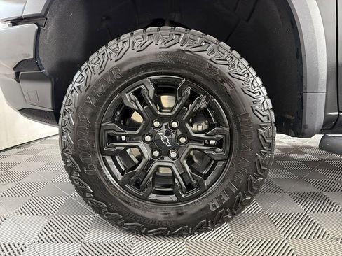 Used 2023 Chevrolet Silverado 1500 ZR2 w/ Technology Package image 9