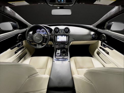 Used 2015 Jaguar XJ AWD/4WD image 10
