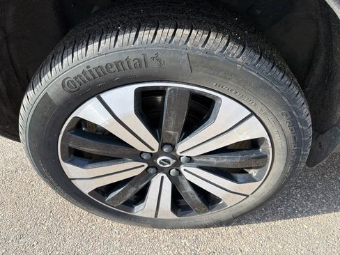 Used 2023 Volvo XC40 Recharge Plus w/ Protection Package Premier image 9