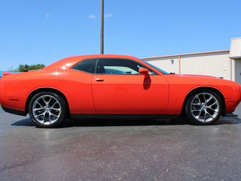 Used 2022 Dodge Challenger GT RWD image 3