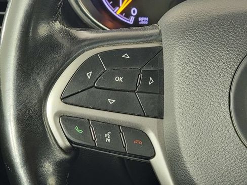 Used 2020 Jeep Grand Cherokee Altitude AWD/4WD image 25