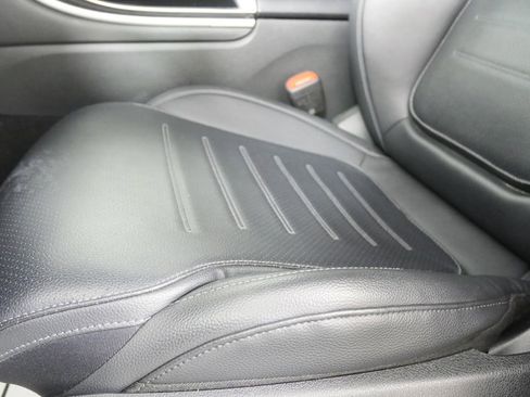 Used 2022 Mercedes-Benz C 300 Sedan image 8