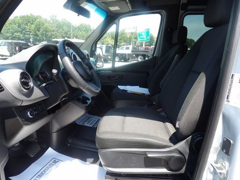Used 2025 Mercedes-Benz Sprinter 2500 image 17