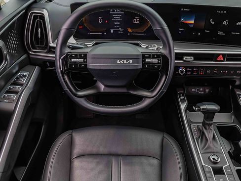 Certified 2026 Kia Sorento S FWD image 17