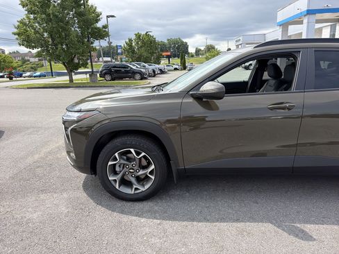Used 2024 Chevrolet Trax LT w/ Driver Confidence Package FWD image 11