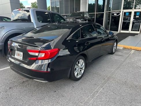 Used 2018 Honda Accord LX image 9
