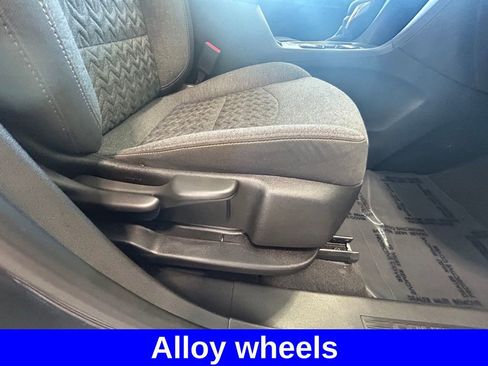 Used 2023 Chevrolet Equinox LT image 25