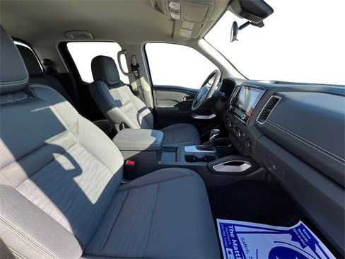 Used 2022 Nissan Frontier SV image 15