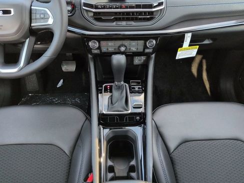 New 2026 Jeep Compass Latitude image 18