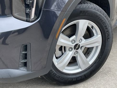 Used 2025 Kia Sorento LX image 8