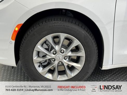 New 2026 Chrysler Pacifica Select image 11