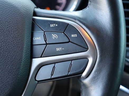 Used 2019 Jeep Grand Cherokee Limited image 19