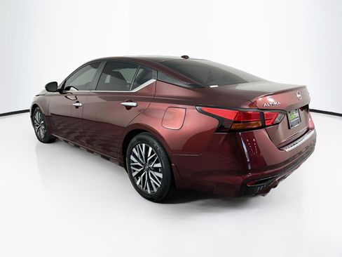 Used 2023 Nissan Altima 2.5 SV w/ SV Premium Package FWD image 5