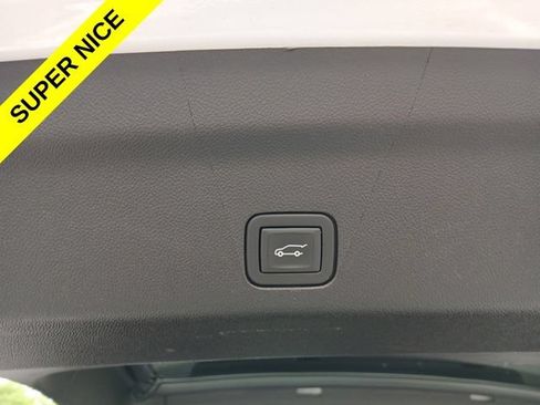 Used 2023 GMC Yukon Denali AWD/4WD image 11
