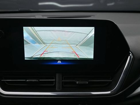 Used 2025 Chevrolet Trax RS w/ Sunroof Package FWD image 16