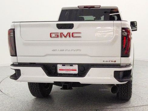 Used 2025 GMC Sierra 2500 AT4 image 6